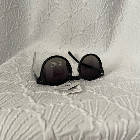 Sunglasses - Picture 2 of 3